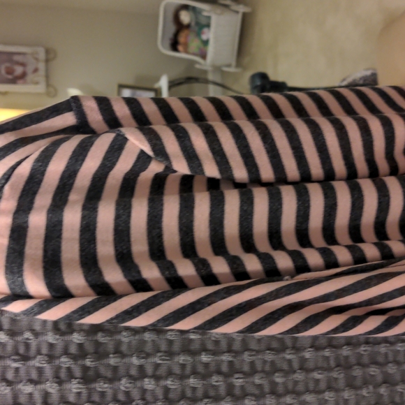 NWOT Life Worn by Gloria Vanderbilt. - Picture 2 of 3